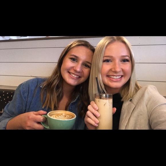 Meet your Posher, Lindsey - Picture 1 of 1